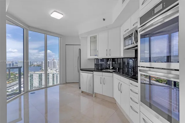 $6,500 | 19333 Collins Avenue, Unit 2703, Sunny Isles Beach, FL 33160