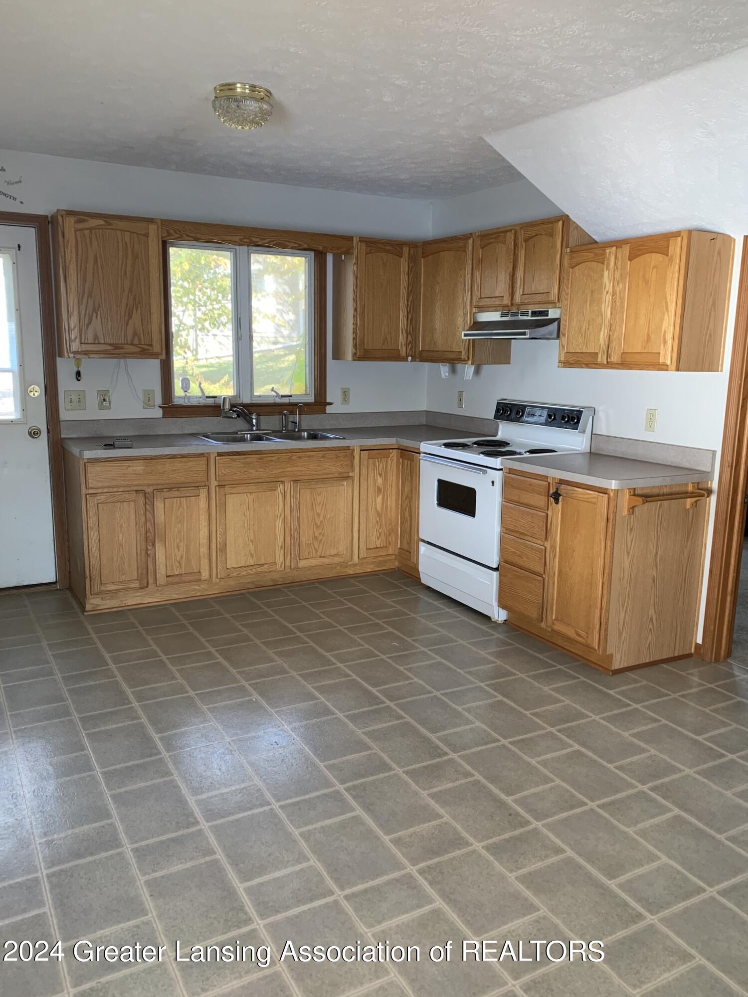 8675 Narrow Lake Road Springport, MI 49284 - Photo 4 of 27 IMG-4562