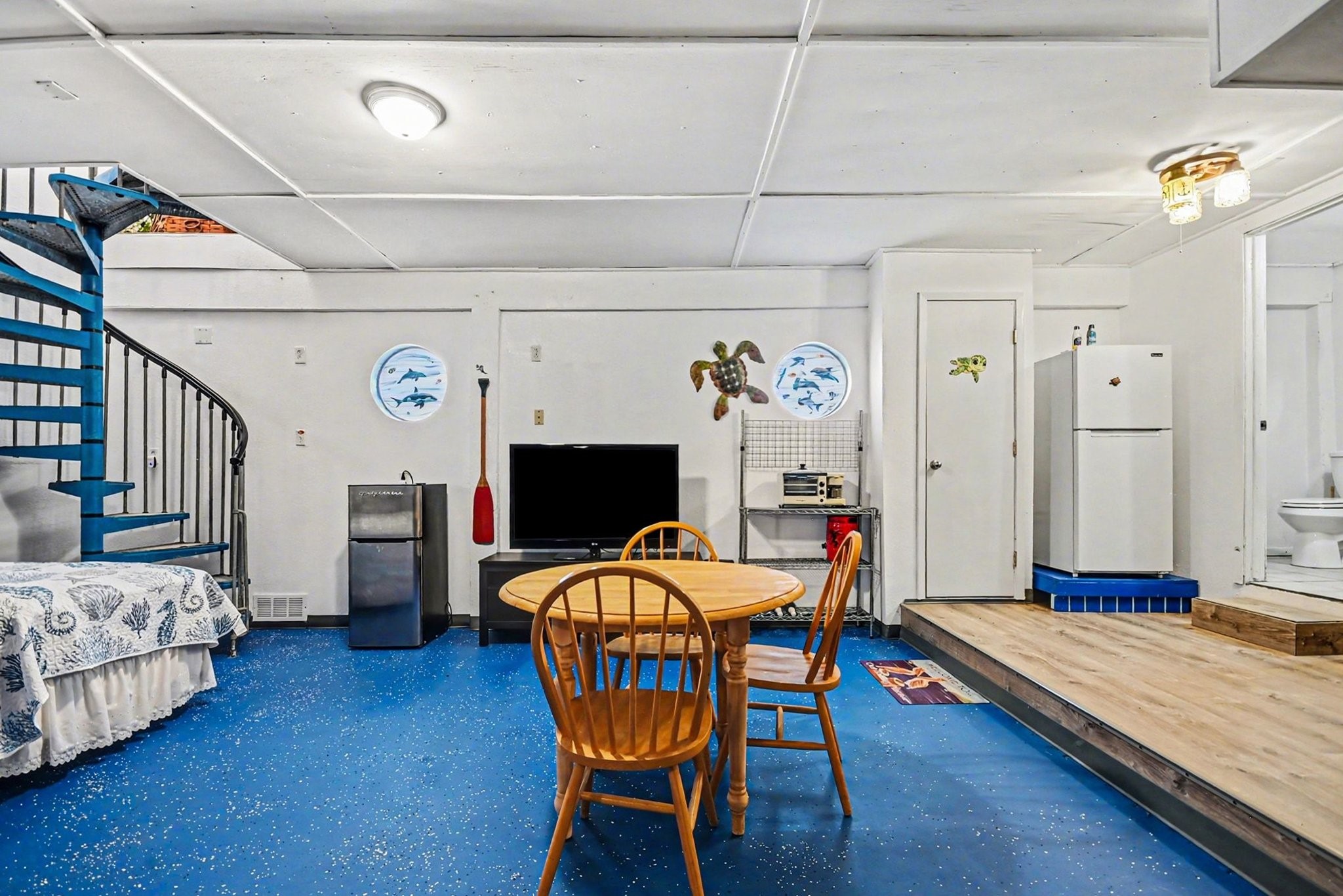 970 Wommack Drive Crystal Beach, TX 77650 - Photo 32 of 49 a living room with furniture and a flat screen tv