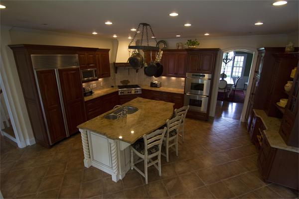 34 Wayside Inn Road Framingham, MA 01701 - Photo 8 of 28 Gallery Image 8