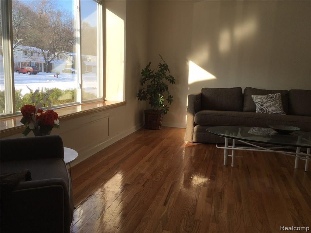 23680 Formal room.JPG
