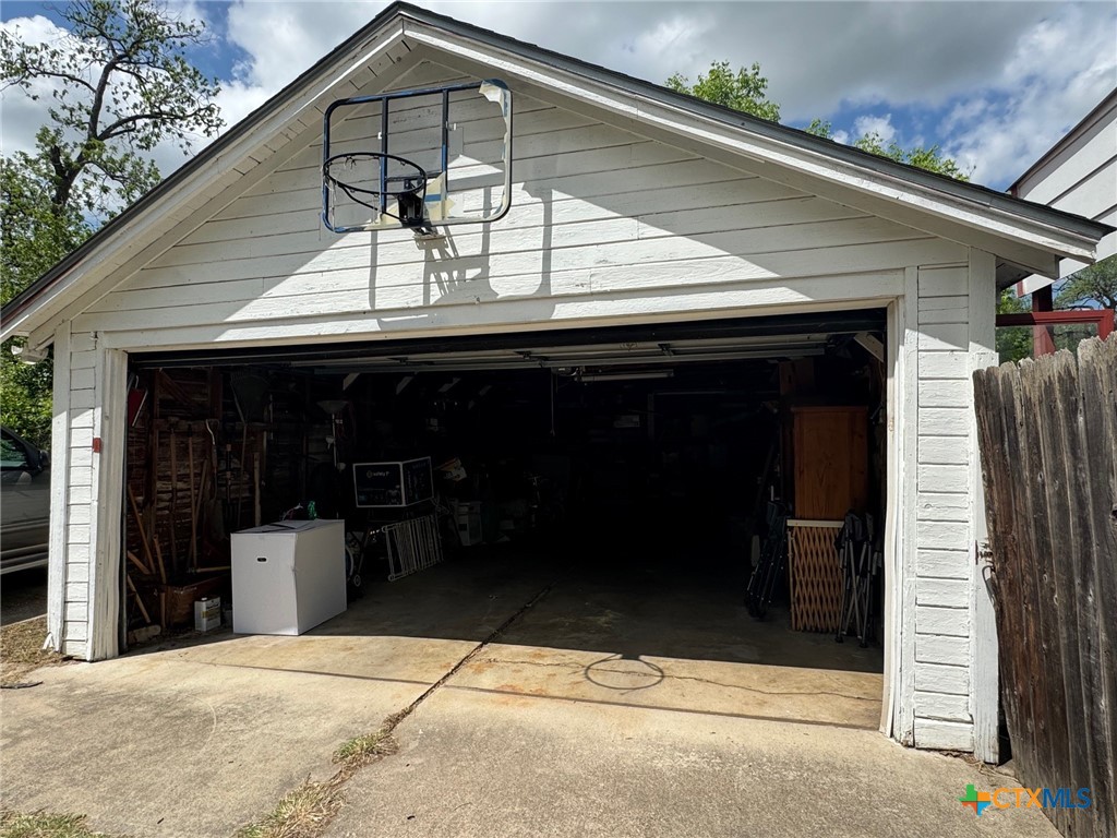 708 East 10th Street Cameron, TX 76520 - Photo 3 of 20 Detached Garage