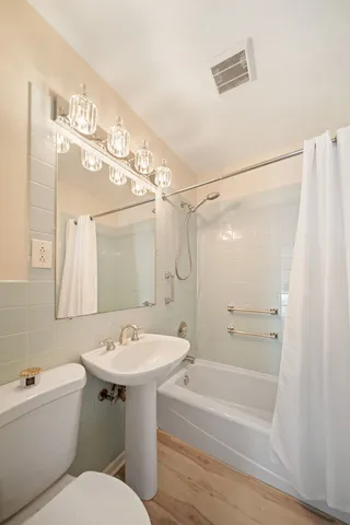 $439,900 | 1805 Gilbert Avenue, Downers Grove, IL 60515