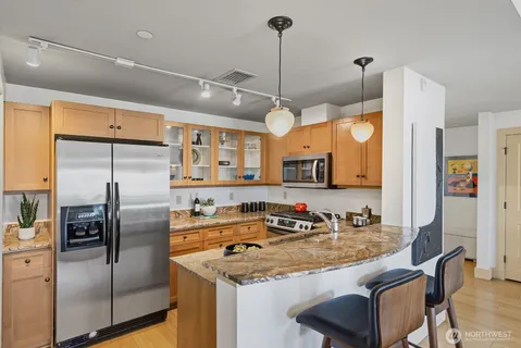 $949,000 | 745 Bellevue Avenue East, Unit 109, Seattle, WA 98102