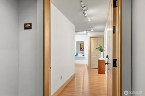$949,000 | 745 Bellevue Avenue East, Unit 109, Seattle, WA 98102