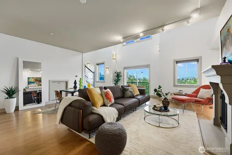 $949,000 | 745 Bellevue Avenue East, Unit 109, Seattle, WA 98102