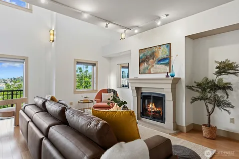 $949,000 | 745 Bellevue Avenue East, Unit 109, Seattle, WA 98102