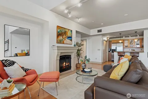 $949,000 | 745 Bellevue Avenue East, Unit 109, Seattle, WA 98102