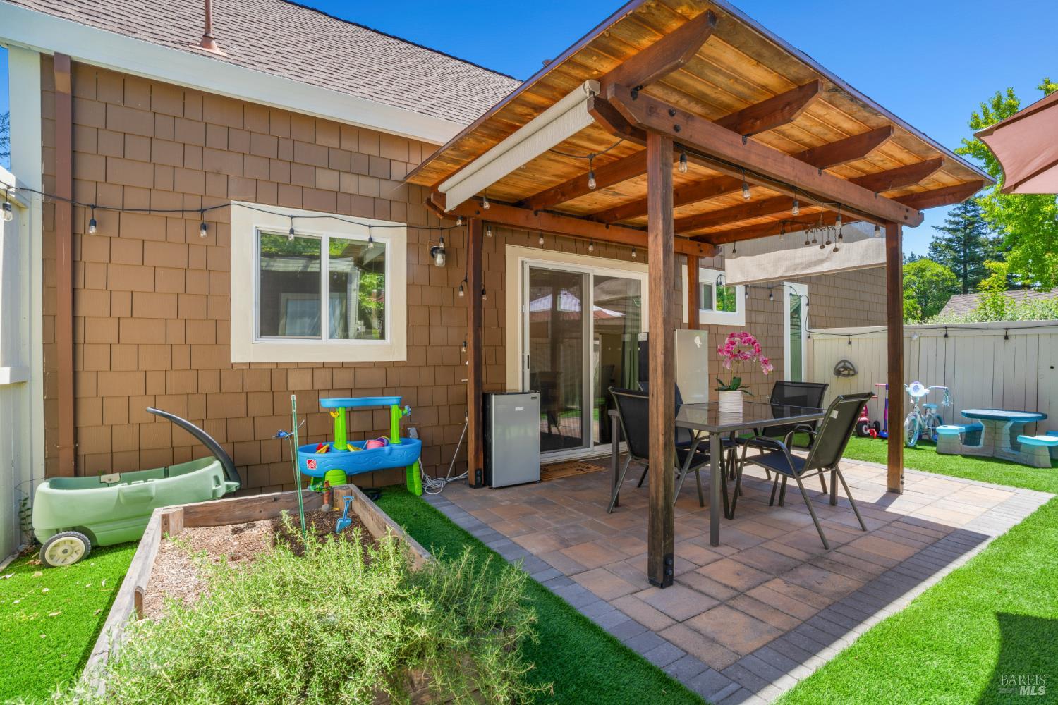 2706 Lakeview Drive Santa Rosa, CA 95405 - Photo 9 of 26
