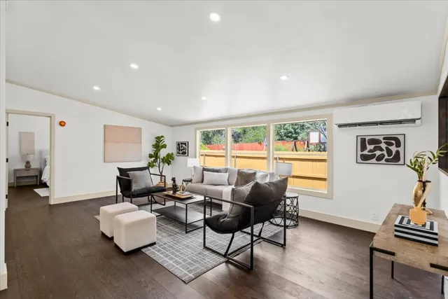 $2,100 | 21503 Coyote Trail, Lago Vista, TX 78645