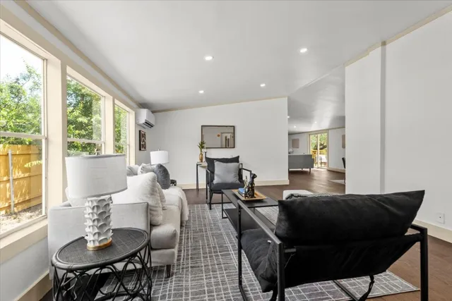 $2,100 | 21503 Coyote Trail, Lago Vista, TX 78645