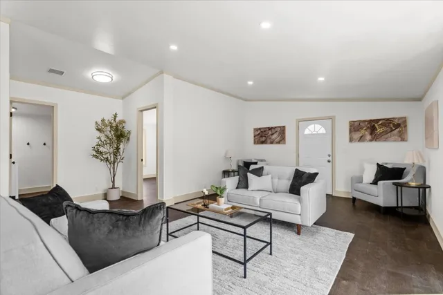 $2,100 | 21503 Coyote Trail, Lago Vista, TX 78645