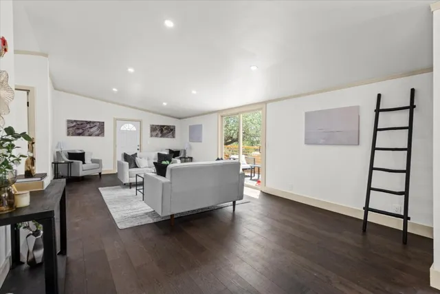 $2,100 | 21503 Coyote Trail, Lago Vista, TX 78645