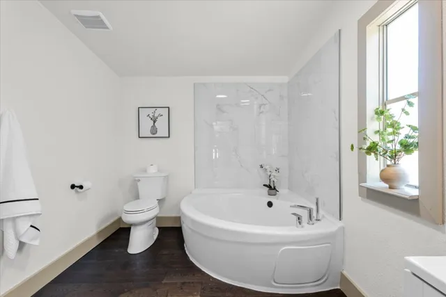 $2,100 | 21503 Coyote Trail, Lago Vista, TX 78645