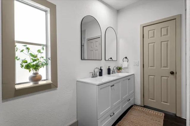 $2,100 | 21503 Coyote Trail, Lago Vista, TX 78645