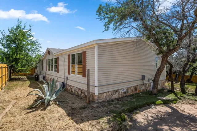 $2,100 | 21503 Coyote Trail, Lago Vista, TX 78645