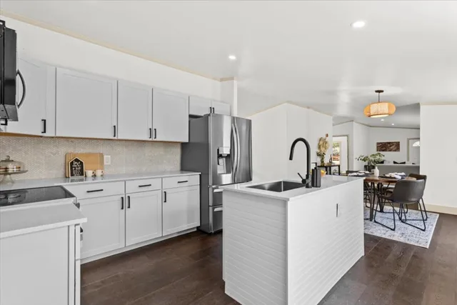 $2,100 | 21503 Coyote Trail, Lago Vista, TX 78645