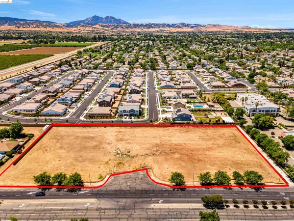 $1,780,000 | Walnut Boulevard, Brentwood, CA 94513