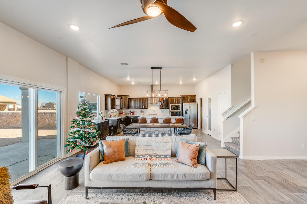 15352 Resolve Avenue El Paso, TX 79938 - Photo 9 of 22 a living room with furniture and a large window