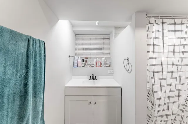 $1,450 | 6241 South Troy Street, Unit B, Chicago, IL 60629