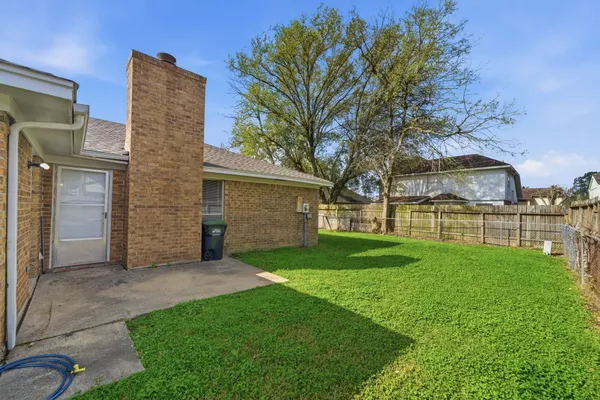 $1,900 | 4506 Jamaica Lane, Pasadena, TX 77505