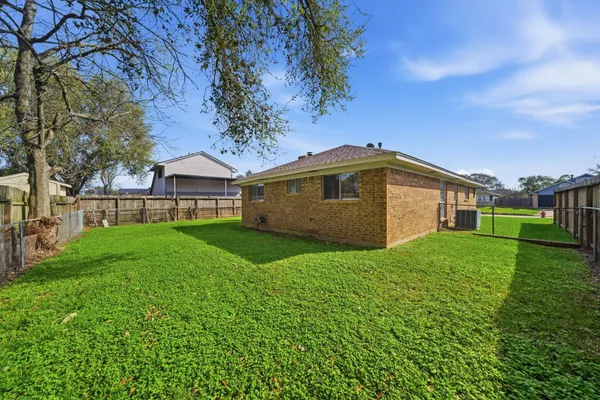 $1,900 | 4506 Jamaica Lane, Pasadena, TX 77505