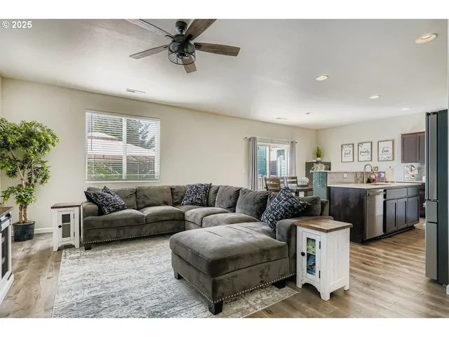 $499,900 | 900 Bear Creek Drive, Molalla, OR 97038