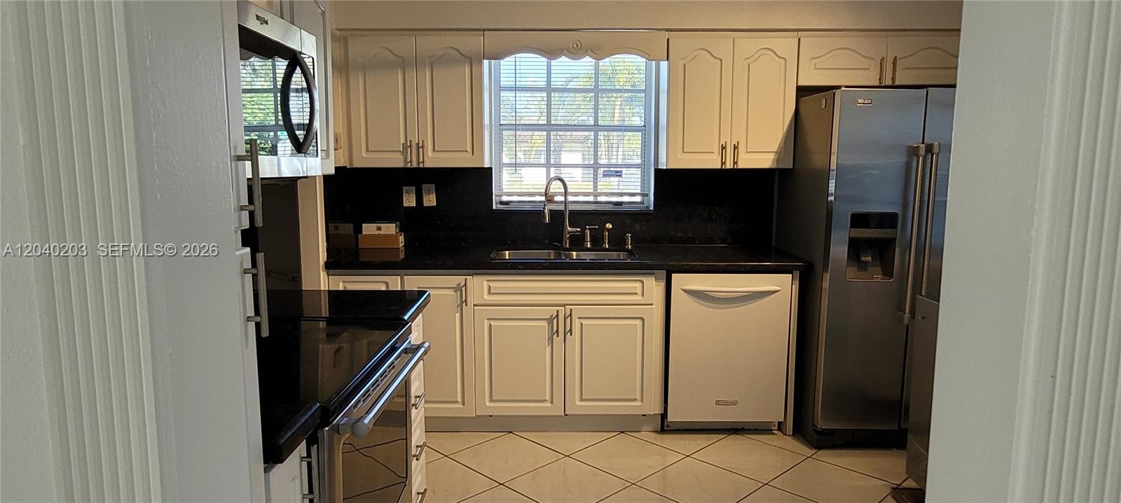 5200 Southwest 89th Place Miami, FL 33165 - Photo 9 of 25