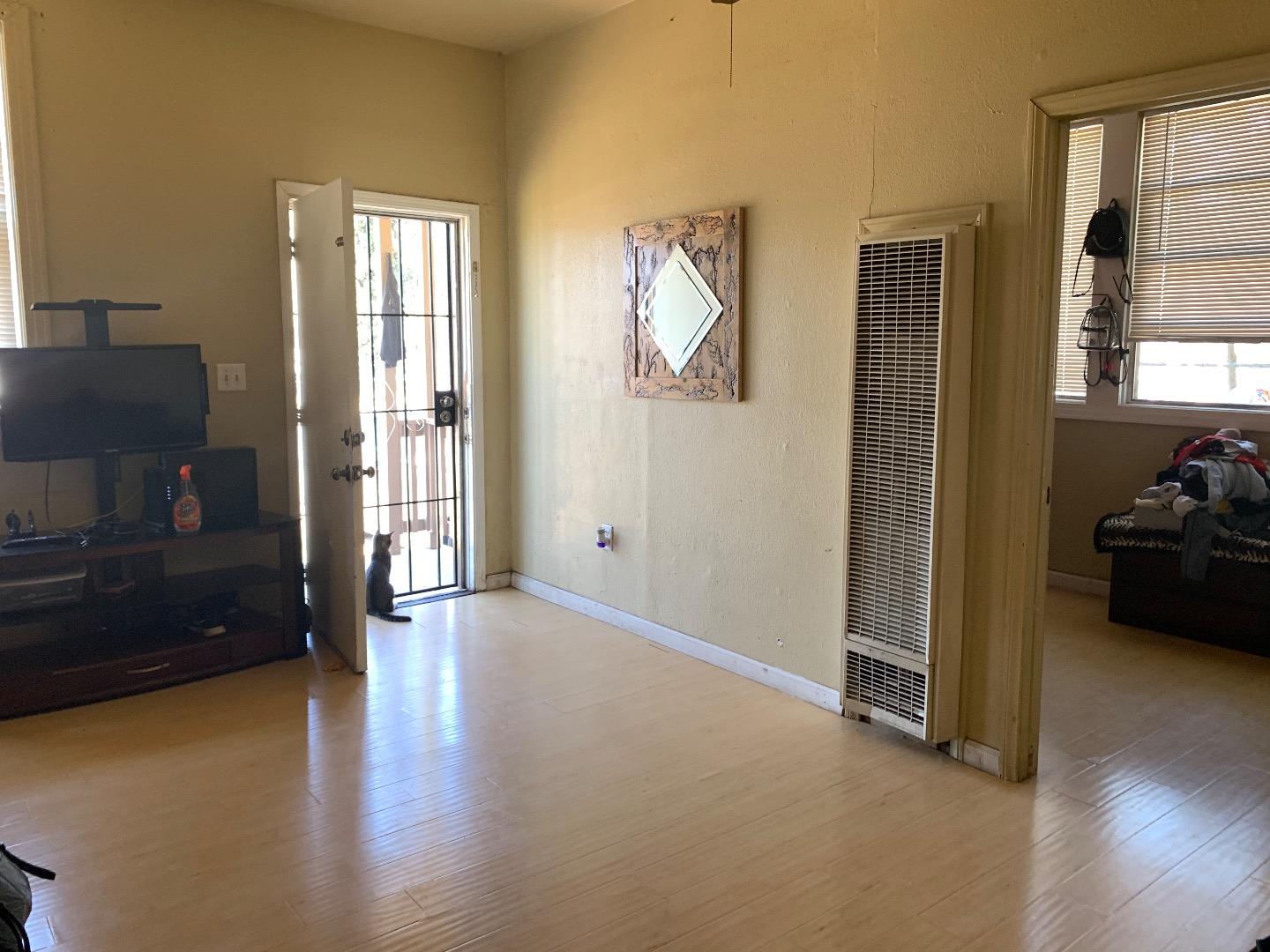 712 Kerr Avenue Modesto, CA 95354 - Photo 2 of 7 Gallery Image 2