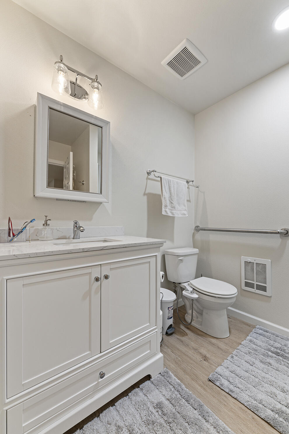 457 Elm Street Phoenix, OR 97535 - Photo 25 of 27 a bathroom with a toilet a sink and mirror