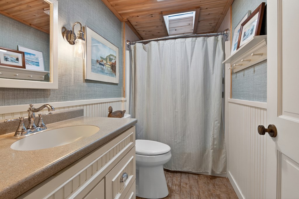 10855 North Spring Road Sister Bay, WI 54234 - Photo 29 of 39 Guest Bathroom