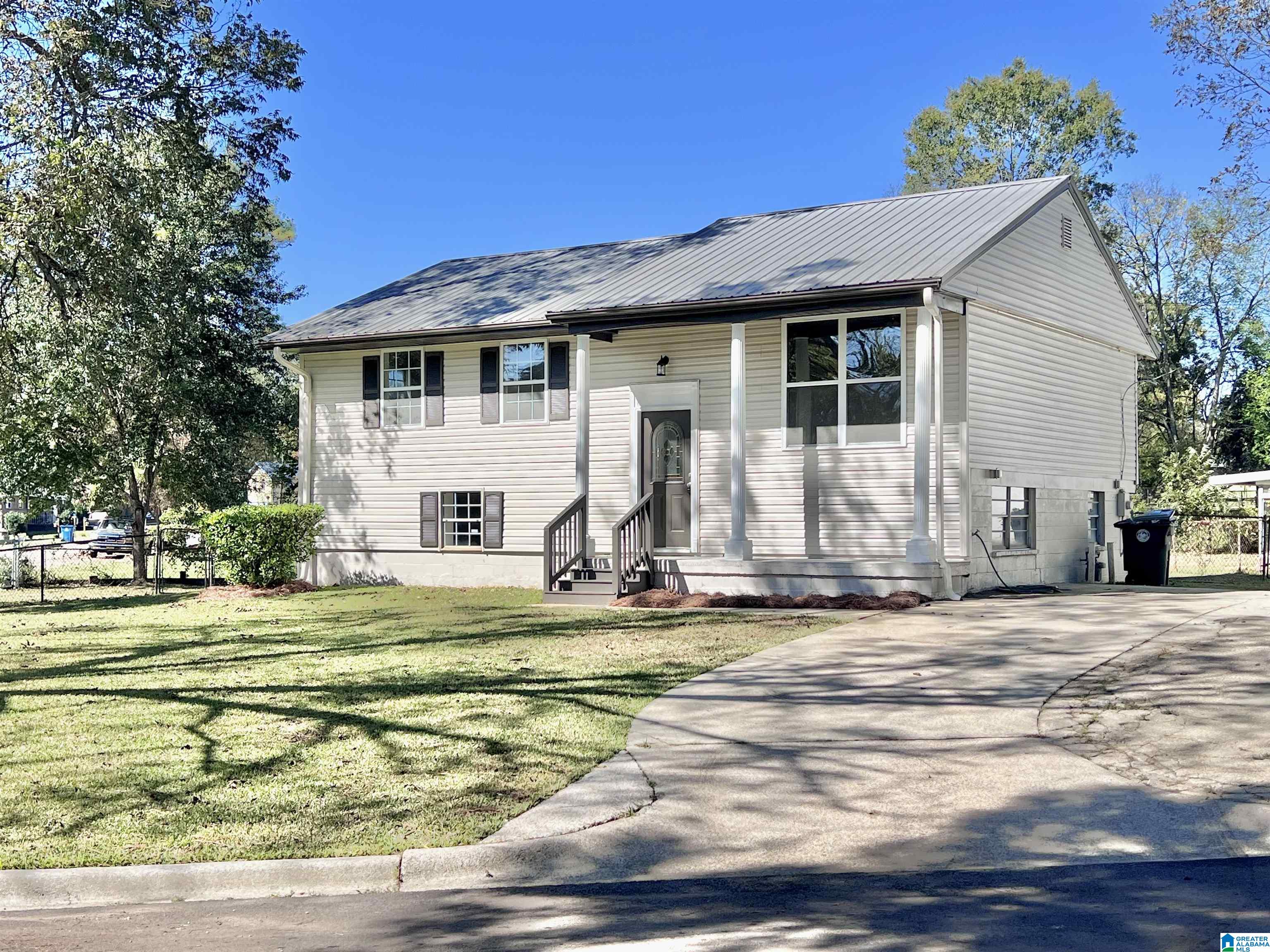 916 Gale Circle Birmingham, AL 35228 - Photo 1 of 20