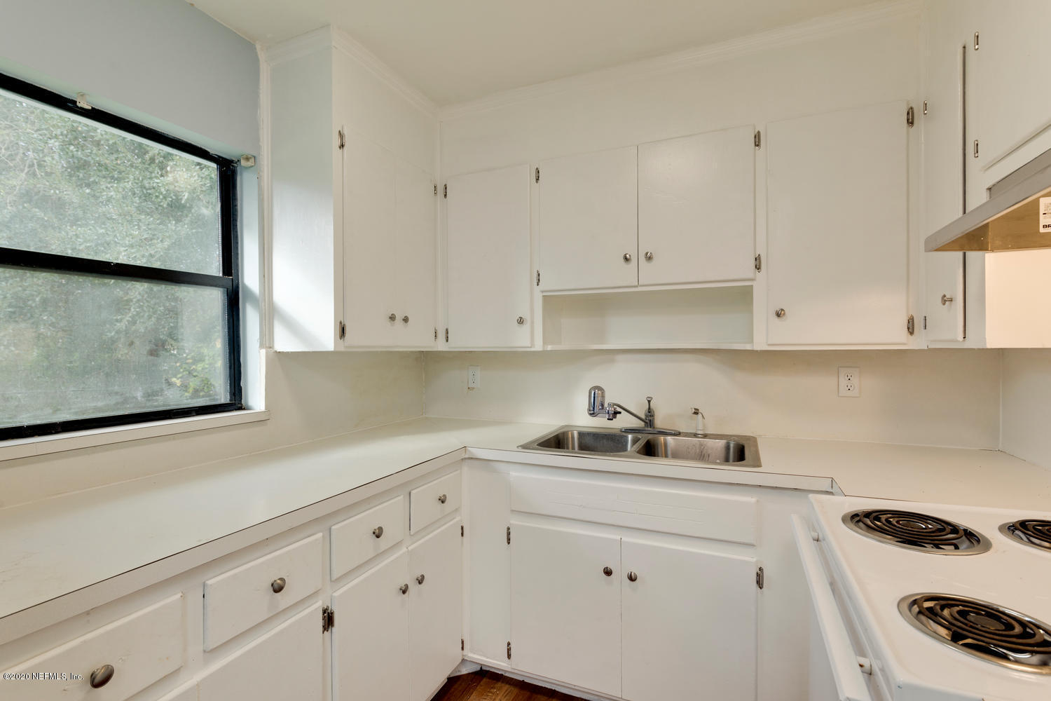 5846 Hickson Road Jacksonville, FL 32207 - Photo 8 of 21 5846 Hickson Rd Jacksonville-large-009-0