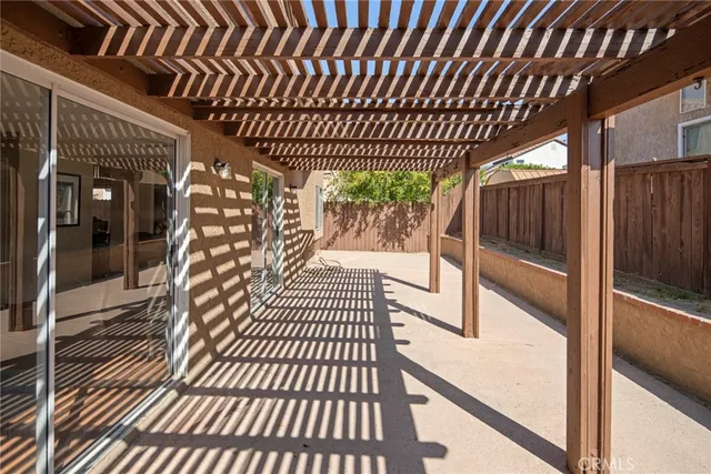 a view of entryway with a front door