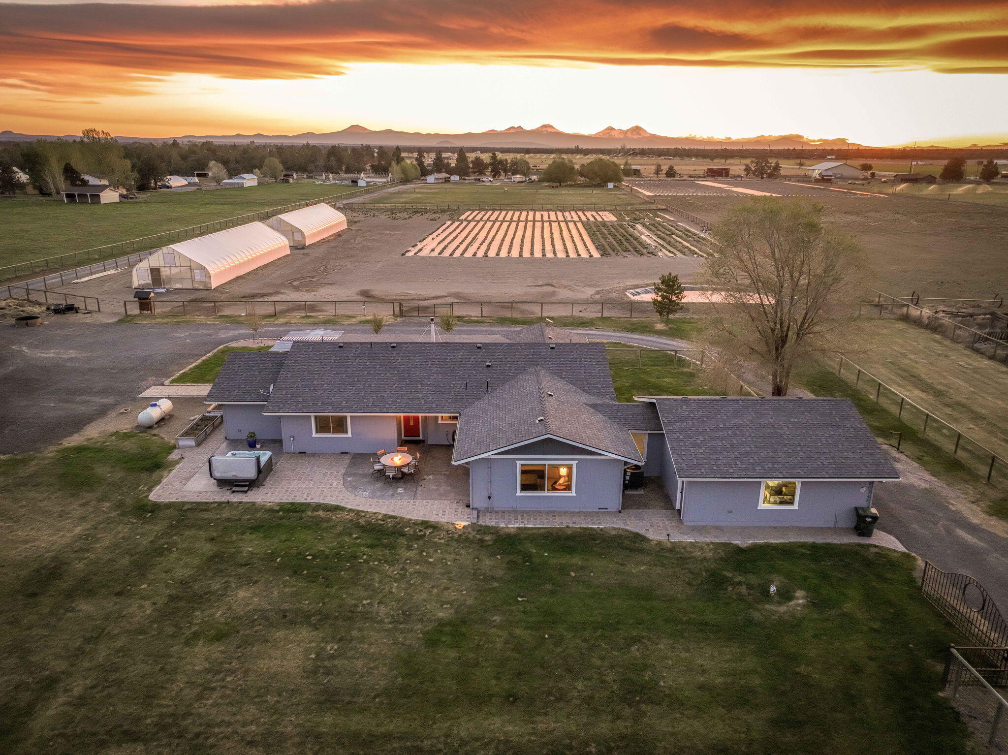 26345 Walker Road Bend, OR 97701 - Photo 2 of 98 100-web-or-mls-Riley Visuals-203