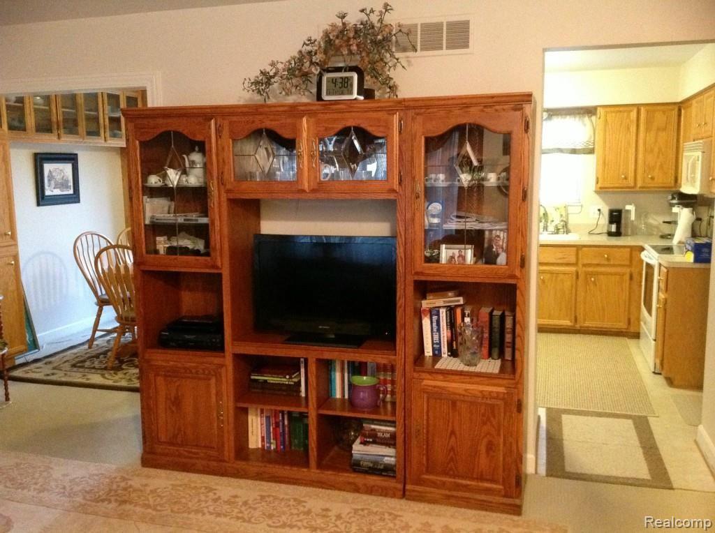 2777 Harrison Avenue Rochester, MI 48307 - Photo 10 of 24 photo 19.jpg