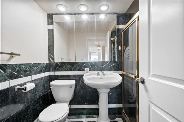 $2,400 | 5701 North Sheridan Road, Unit 6T, Chicago, IL 60660