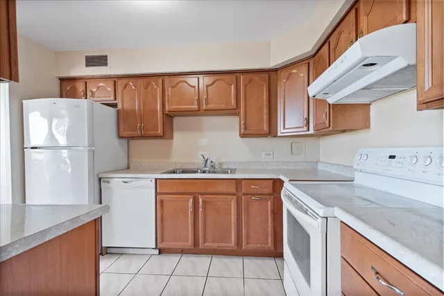 $2,400 | 5701 North Sheridan Road, Unit 6T, Chicago, IL 60660