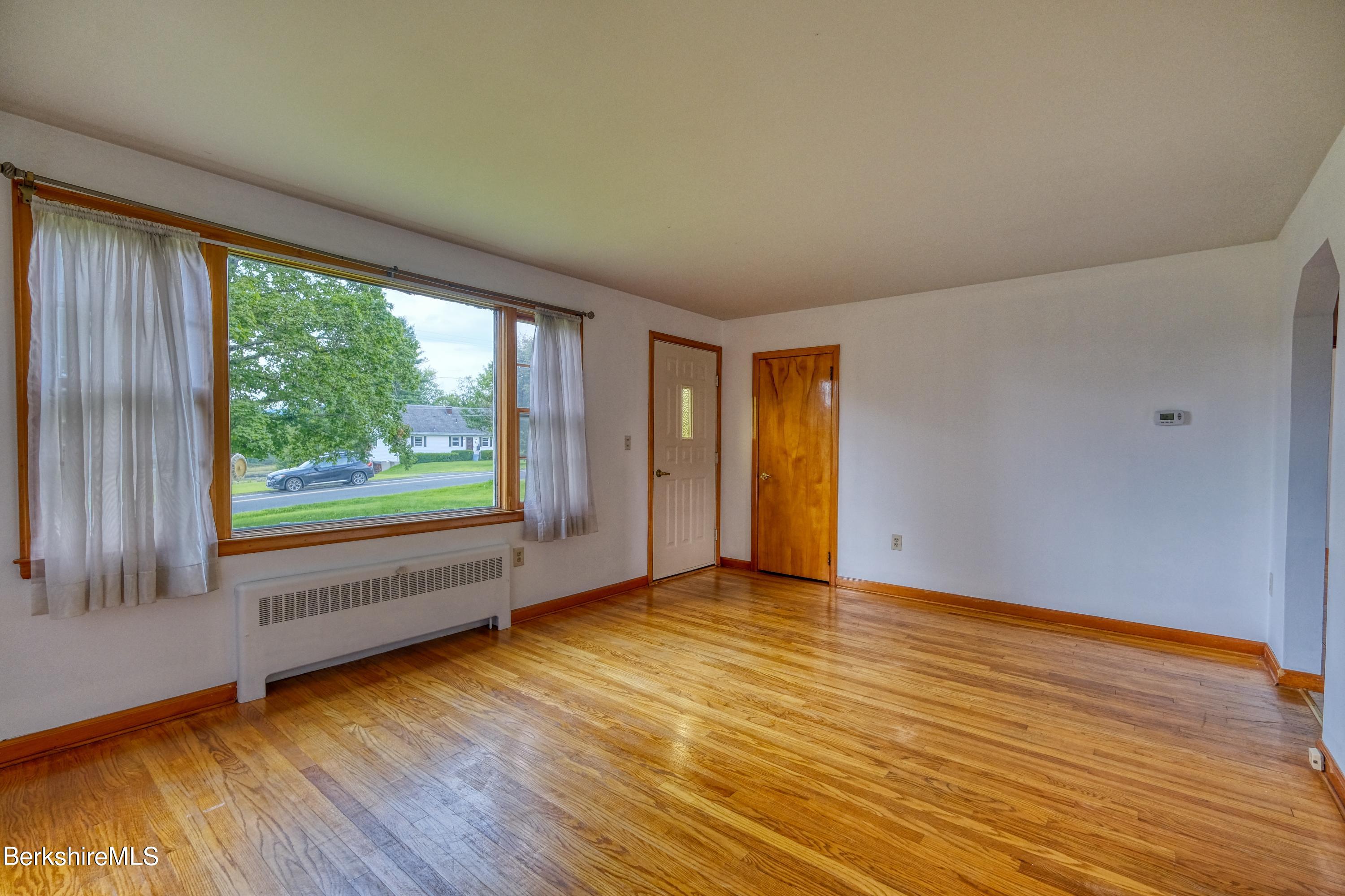 261 Eleanor Road Pittsfield, MA 01201 - Photo 11 of 23 DSCF8546