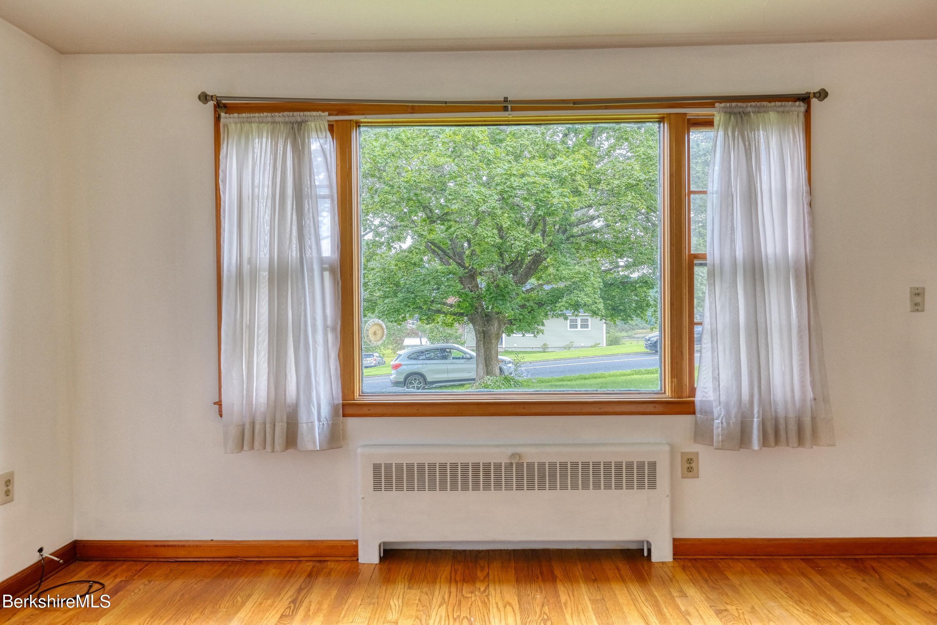 261 Eleanor Road Pittsfield, MA 01201 - Photo 12 of 23 DSCF8549