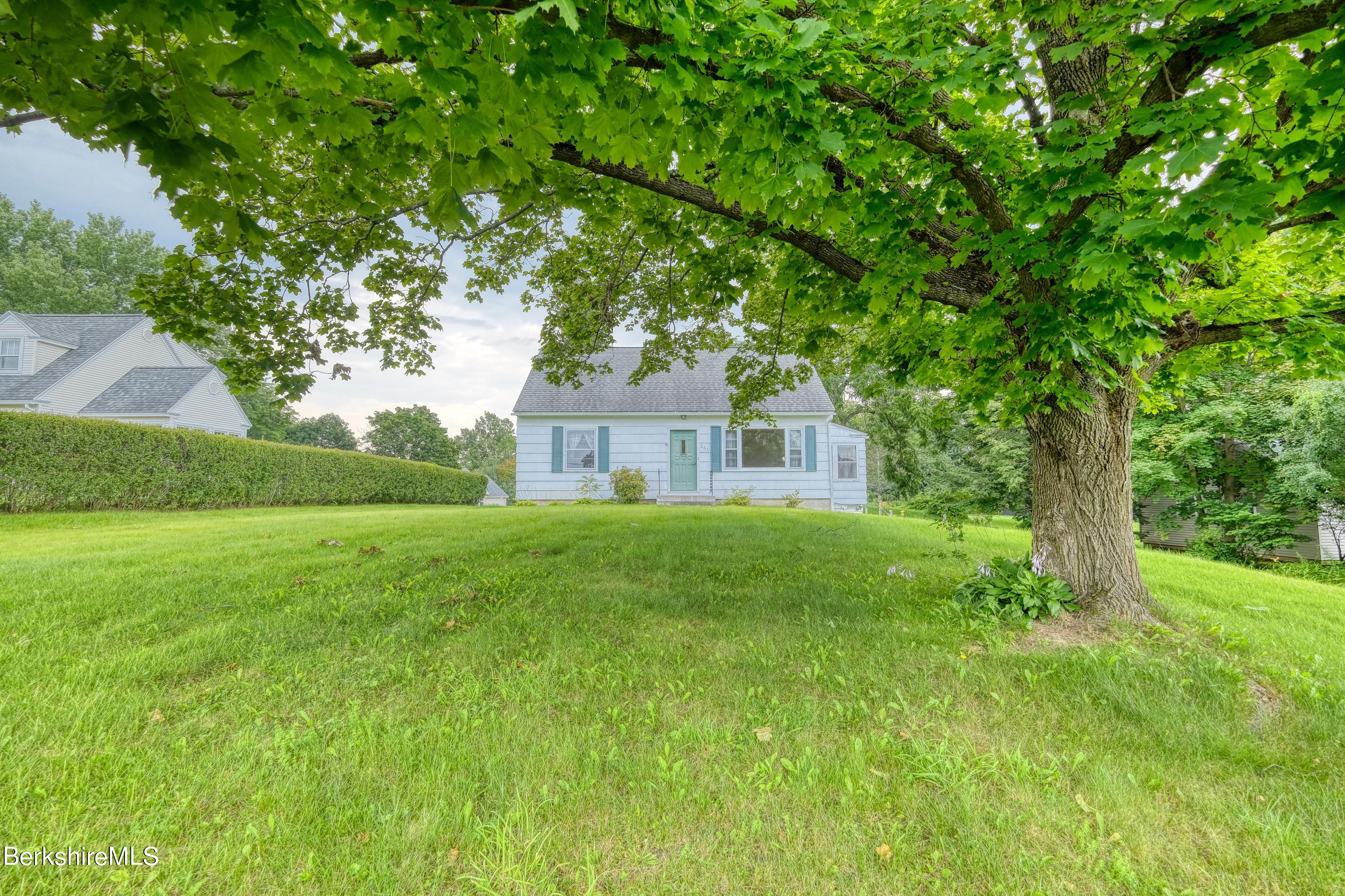 261 Eleanor Road Pittsfield, MA 01201 - Photo 22 of 23 DSCF8606