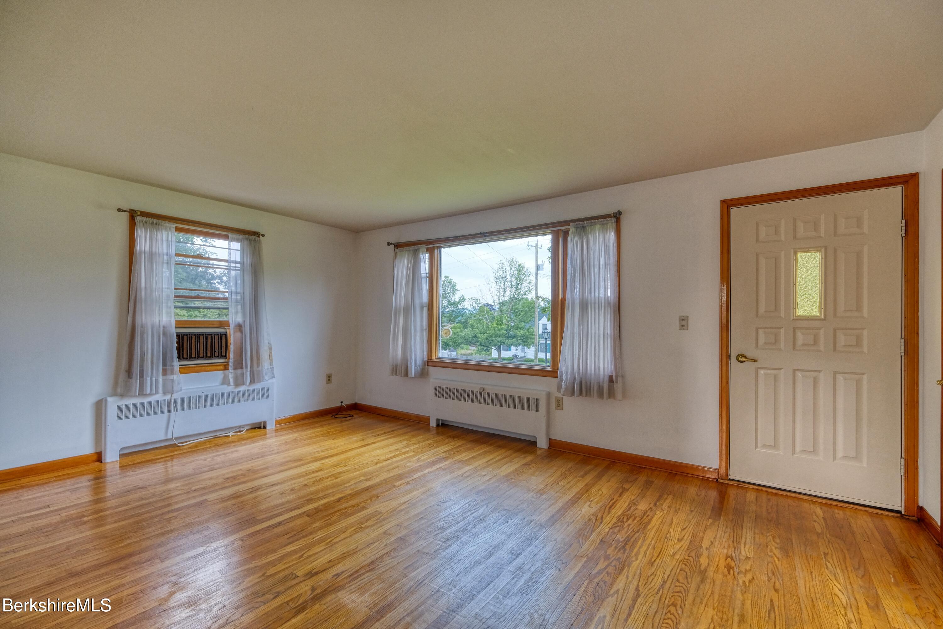 261 Eleanor Road Pittsfield, MA 01201 - Photo 10 of 23 DSCF8543