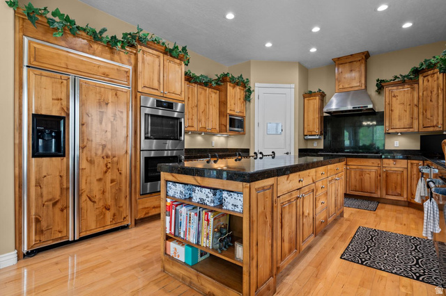 708 Eagle Rdg Drive Bountiful, UT 84010 - Photo 13 of 69 Main floor kitchen (level 3) view 3
