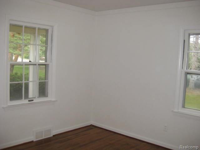 2215 Walnut Lake Road West Bloomfield, MI 48322 - Photo 13 of 20
