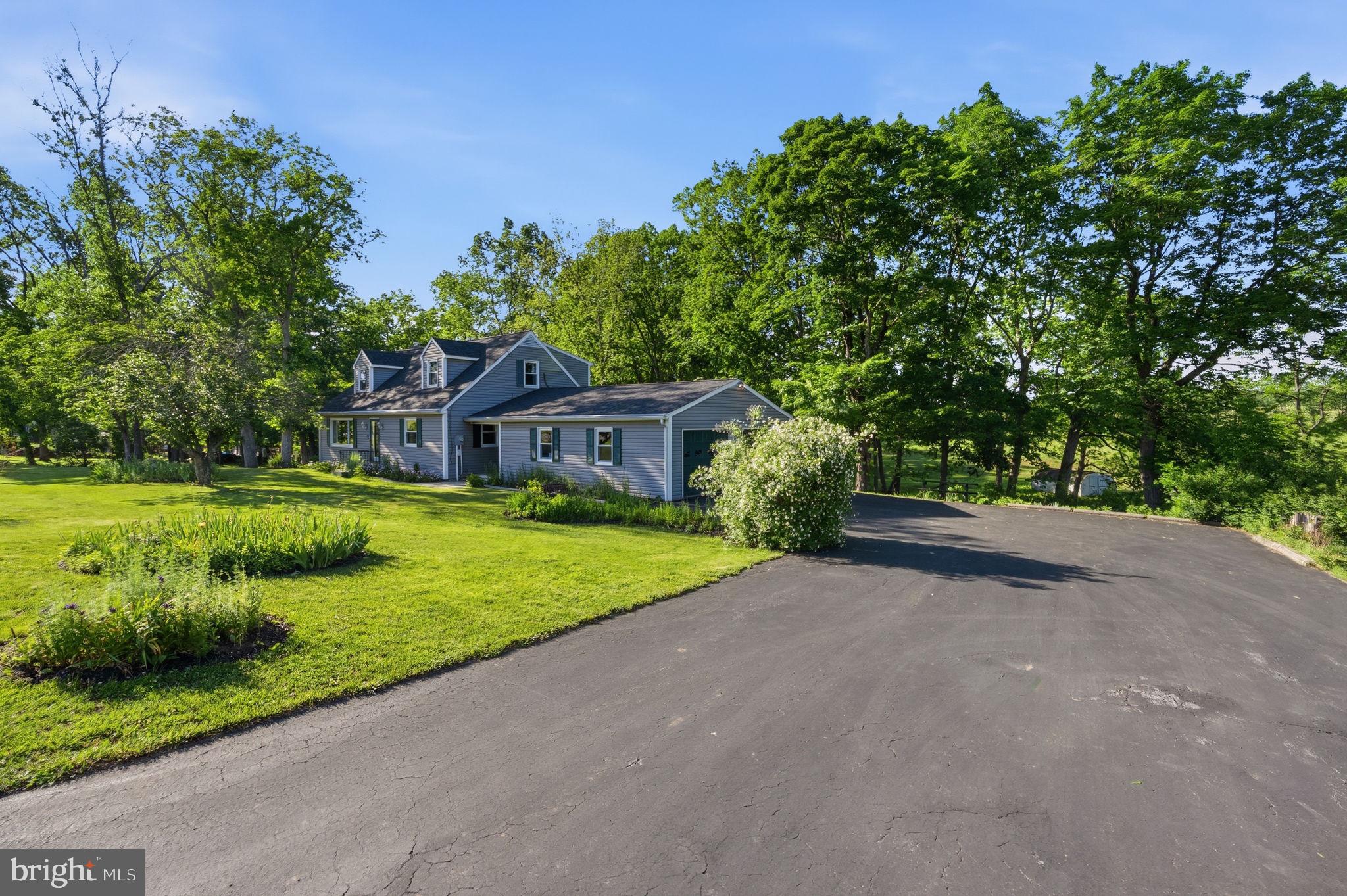 15 Winding Road Boyertown, PA 19512 - Photo 3 of 41