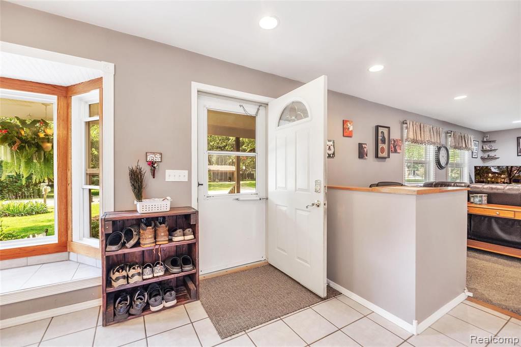 1374 Butler Boulevard Howell, MI 48843 - Photo 4 of 41