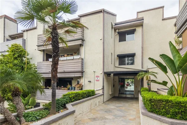 $419,000 | 20253 Keswick Street, Unit 318, Winnetka, CA 91306