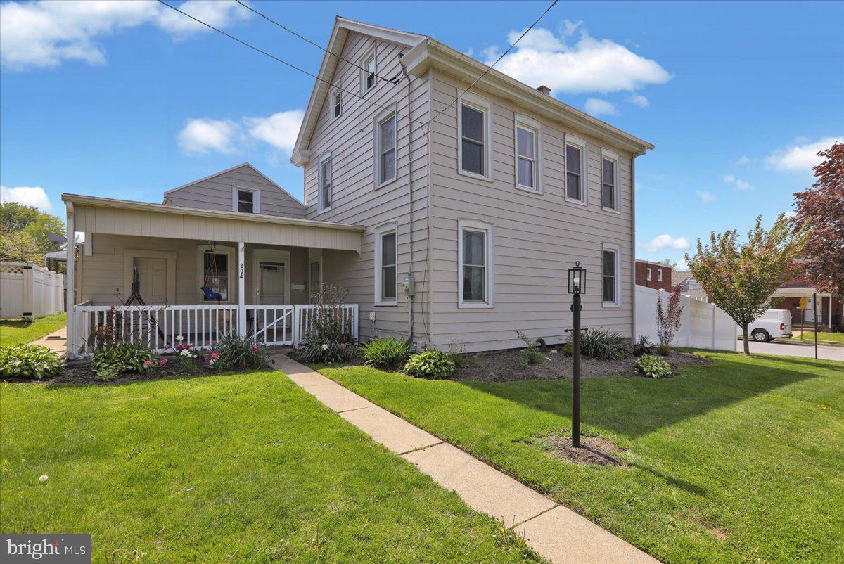304 Charles Road Lancaster, PA 17603 - Photo 3 of 33 Front
