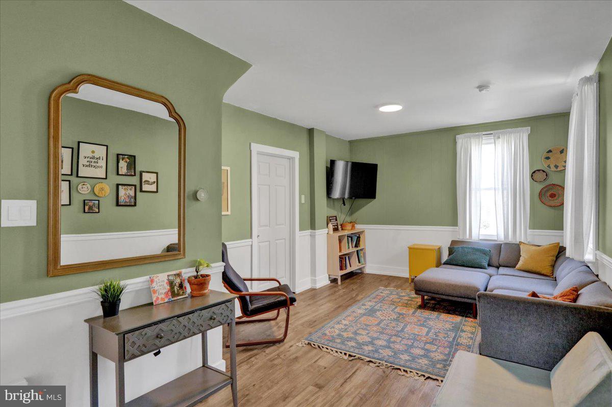 304 Charles Road Lancaster, PA 17603 - Photo 4 of 33 Living Room