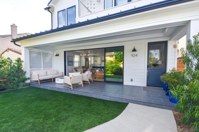 a view of a house with backyard and sitting area
